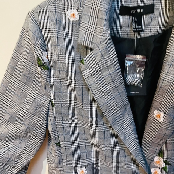 Forever 21 Blk & White Blazer w/ Embroidered Flowers - Picture 5 of 8